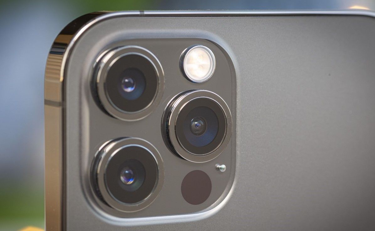 Showing the lenses of the iPhone 12 Pro Max